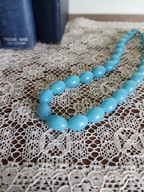 Vintage Trifari Turquoise-Colored Beaded Necklace - Picture 5 of 10